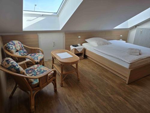 Ένα ή περισσότερα κρεβάτια σε δωμάτιο στο Hotel garni Zur Krim