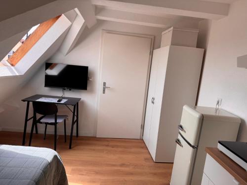 Kuchyň nebo kuchyňský kout v ubytování Traumhaft moderne Einzelzimmer Gemeinschaftsbad- WC