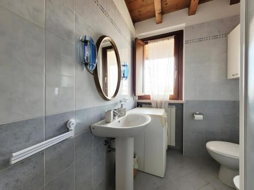 Ένα μπάνιο στο Lakeview Dream Veranda Sul Lago