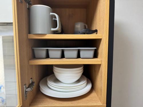 XLH2,7 Min by Train to Harry Potter Studio Tour, Quick Access to Shinjuku, Double Bed and Sofa Bed, Private Kitchen and Living Room, Sleeps 4