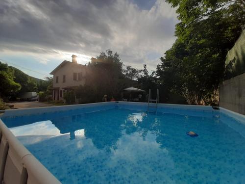 a large blue swimming pool in front of a house at Residence Tenuta Gambalonga in Cinto Euganeo