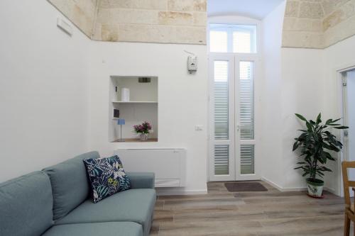 a living room with a couch and a window at LucAsia in Monopoli