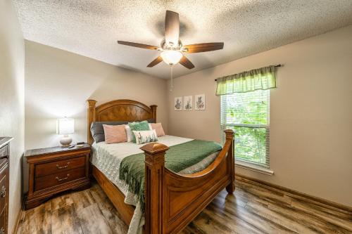 Ένα ή περισσότερα κρεβάτια σε δωμάτιο στο Private Pool, Entire House, In the Center of DFW