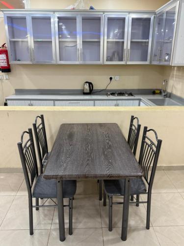 a wooden table and chairs in a kitchen at شاليهات زارا Zare in Taif