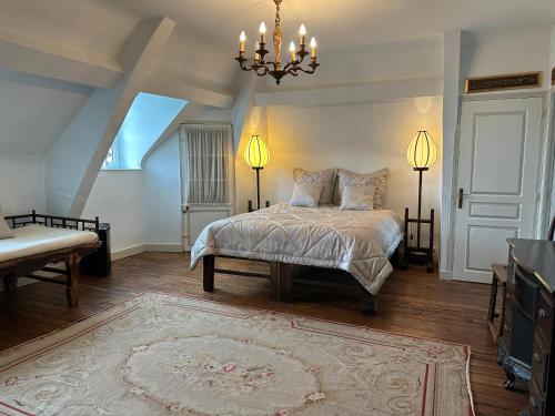 Ένα ή περισσότερα κρεβάτια σε δωμάτιο στο Château de Fontenaille