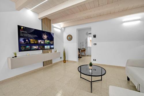 a living room with a couch and a table at Alloggio incantevole Specchia al centro in Specchia