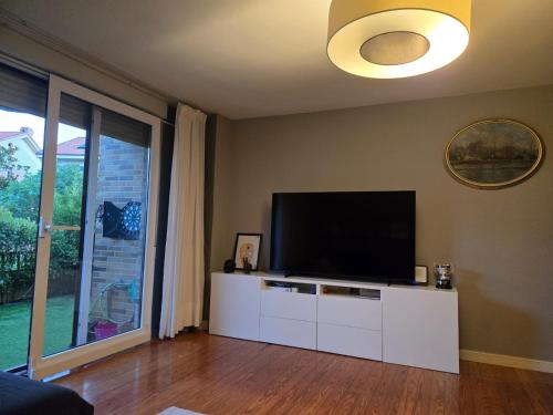 Μια τηλεόραση ή/και κέντρο ψυχαγωγίας στο Pareado en Loredo en la playa