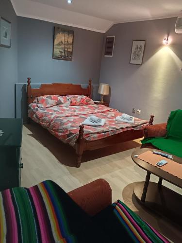 a bedroom with a bed and a couch at Kneževi konaci in Smederevska Palanka