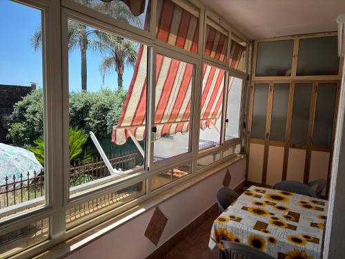 Ένα ή περισσότερα κρεβάτια σε δωμάτιο στο Angelina's HOUSE