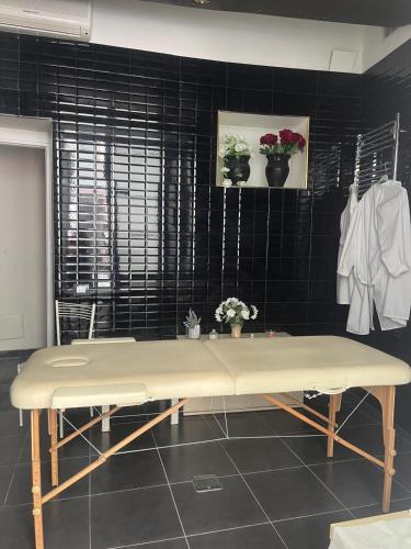 a bench sitting in a room with a black wall at Hotel Terme Neronensis in Pozzuoli