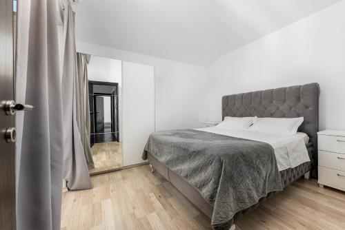 Aurea Mare Makarska-3BR, Sea View & Prime Location
