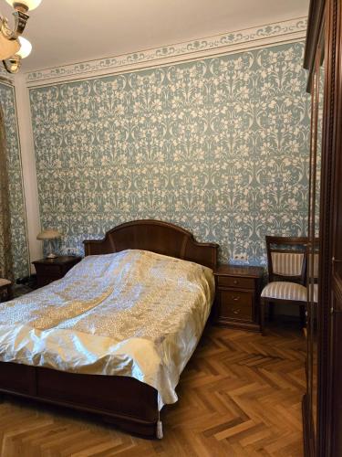 Ένα ή περισσότερα κρεβάτια σε δωμάτιο στο Kamelija - Center Apartment minute to the beach