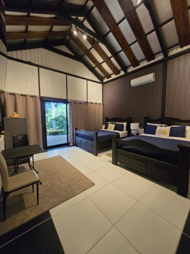 Khu vực ghế ngồi tại Cabaña Alpina Monte Carlo