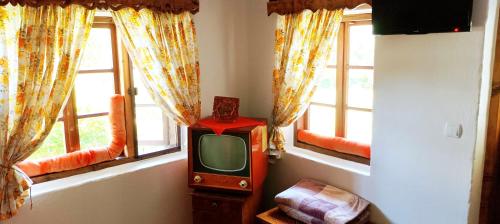 TV a/nebo společenská místnost v ubytování Babinata Kashta-Srebarna