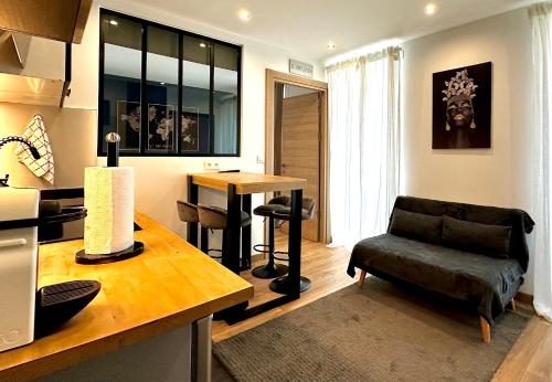 a living room with a table and a chair at Airbnb à Paris-Bois de Vincennes in Saint-Maurice