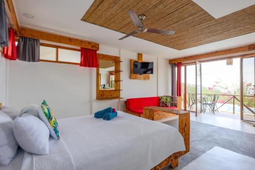 Postel nebo postele na pokoji v ubytování Ocean View Bungalows