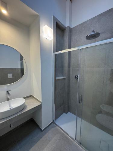 a bathroom with a shower and a sink at FilMa Seagarden Villa in Pula