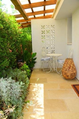 a patio with a table and some plants at כרמי הכפר in Kefar Barukh