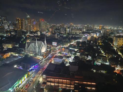 Pemandangan umum bagi Cebu City atau pemandangan bandar yang diambil dari aparthotel ini