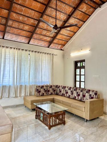 Ruang duduk di Madina Estates