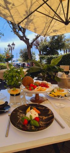 Jídlo v hotelu nebo okolí