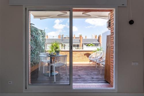 Penthouse with private terrace in the center