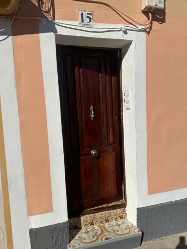 a wooden door in the side of a building at H&B COSTABLANCA in Villajoyosa