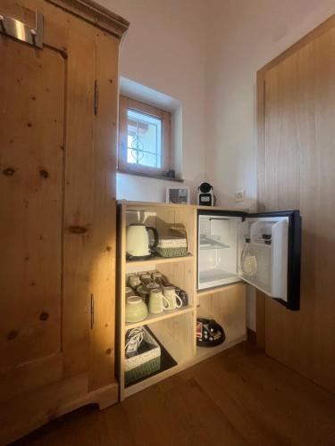 a kitchen with an open refrigerator and a microwave at Bed and Breakfast Il Cardellino in San Carlo