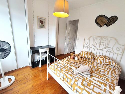 Postel nebo postele na pokoji v ubytování Appartement Charmant - Lille Vauban - Proche Metro - Universite