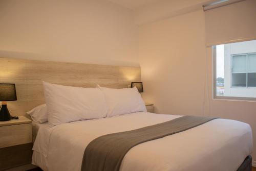 Magnificent 3BR in the Heart of Barrancoにあるベッド