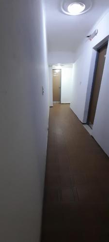 an empty hallway in an office building with a ceiling at Hospedaje Alicia in Barraquero