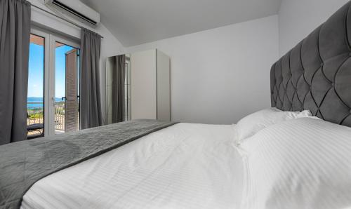 Aurea Mare Makarska-3BR, Sea View & Prime Location