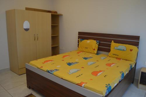 Postel nebo postele na pokoji v ubytování Ananta Taposthali - 1BHK Rishikesh