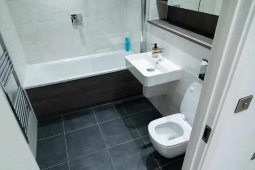 Modern 2 Bed Penthouse with Stunning views in Manchester City Center photo 9