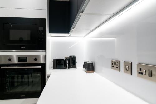 Modern 2 Bed Penthouse with Stunning views in Manchester City Center photo 16