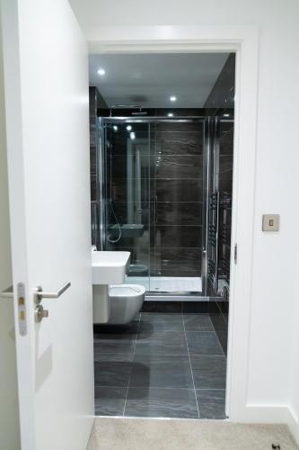 Modern 2 Bed Penthouse with Stunning views in Manchester City Center photo 10