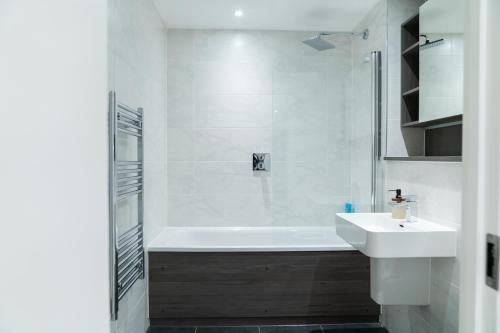 Modern 2 Bed Penthouse with Stunning views in Manchester City Center photo 25