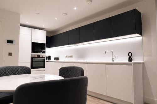 Modern 2 Bed Penthouse with Stunning views in Manchester City Center photo 15