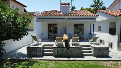 Twin Waves - Nikiti Seaside Retreat