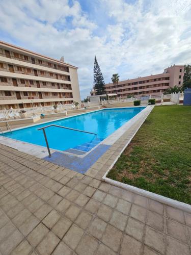 Kolam renang di atau dekat dengan Fayser 301 Heated pool, steps to beach, AC