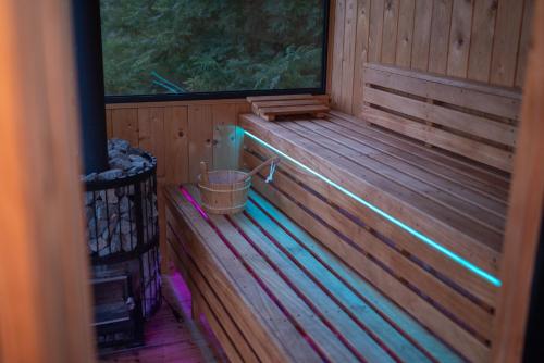 a wooden deck with a bucket on the side of it at Golden Pinpoint in Gornje Vratno