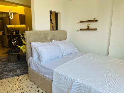 Postel nebo postele na pokoji v ubytování Casablanca stylish studio i904 TenTon Zamalek