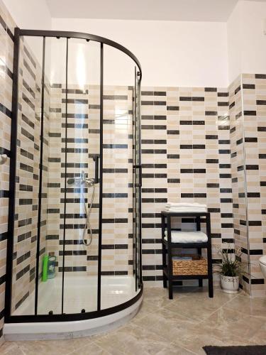 Bathroom sa Sunlight Apartment Shkoder