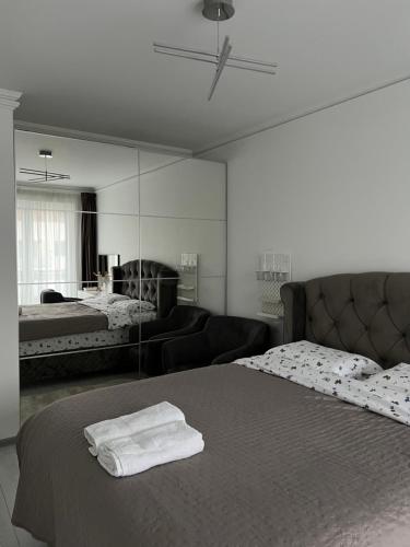 a bedroom with a bed with towels on it at 12 Apartament in Târgu-Mureş