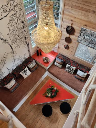 an overhead view of a living room with a chandelier at Ecolodge Mata Api Bungalow Hibiscus in Mataiea