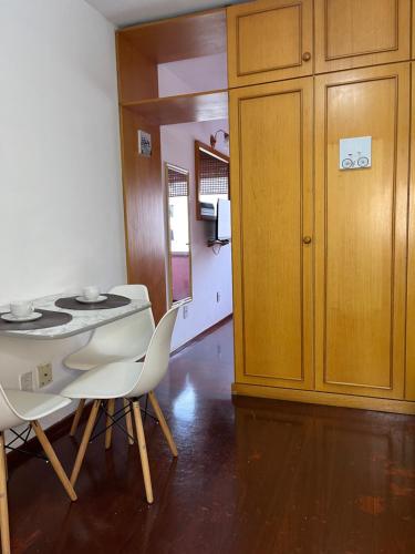 Afbeelding uit fotogalerij van Flat Embarcadero com camareira in Porto Alegre