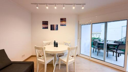 104 - Beachside Renovated 1BR apt 5 min from Beach