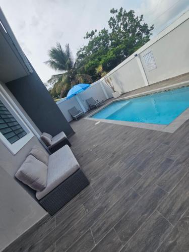 Πισίνα στο ή κοντά στο Metro Luxury House