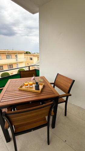 Balcon ou terrasse dans l'établissement 105 - Beachside Renovated 1BR apt 5 min from Beach