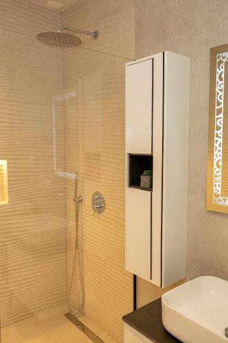 Ένα μπάνιο στο Infinity Apartments